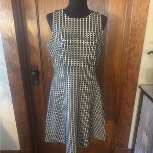 Chic Black and White Sleeveless Dress